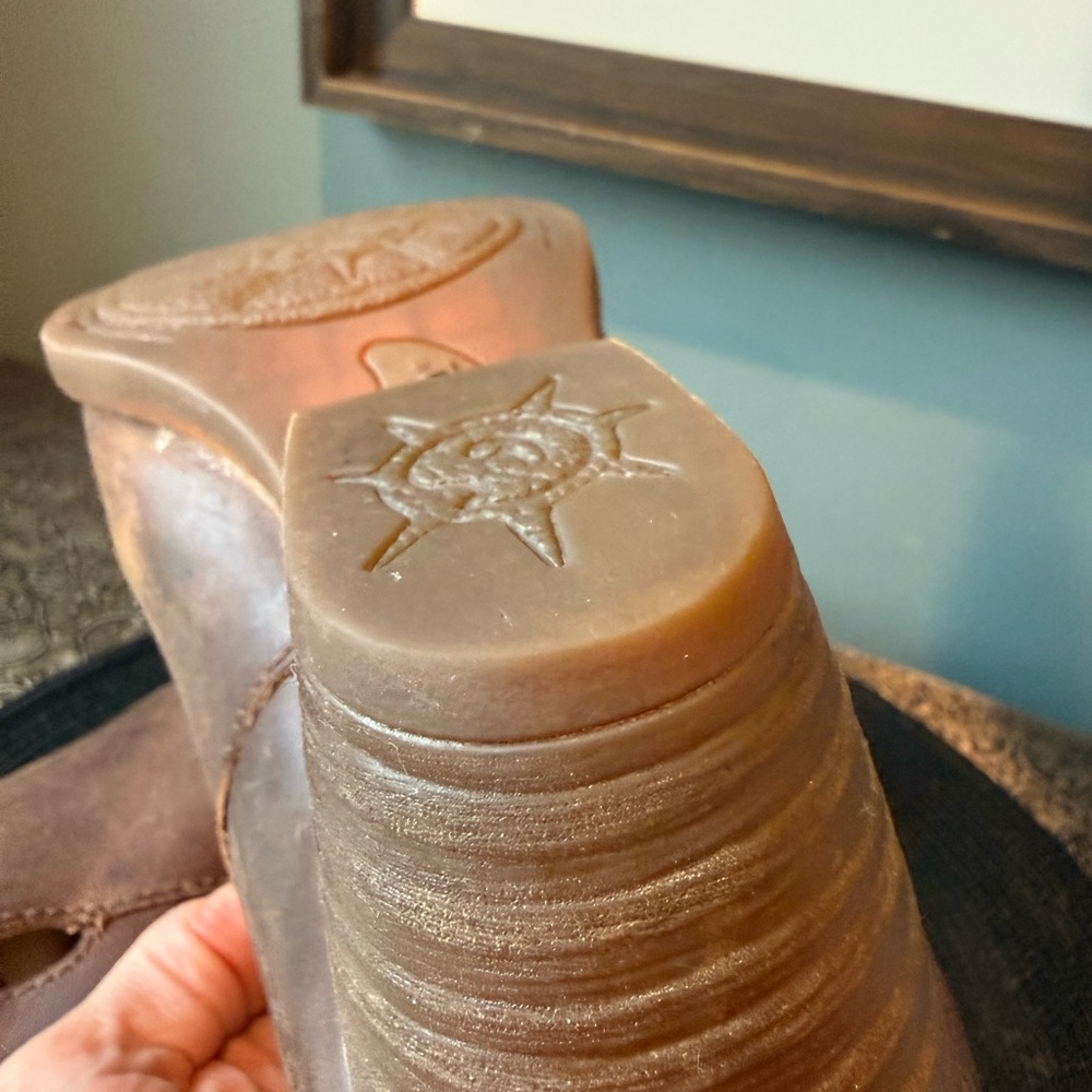LIKE NEW — Born Chestnut Leather Ankle Booties - Picture 13 of 16